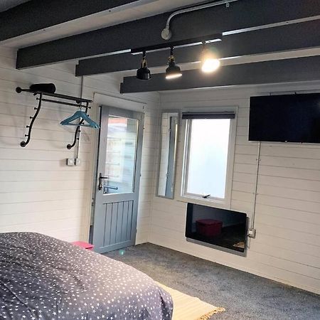 Cosy, Self-Contained Garden Room In City Centre! Херефорд Экстерьер фото